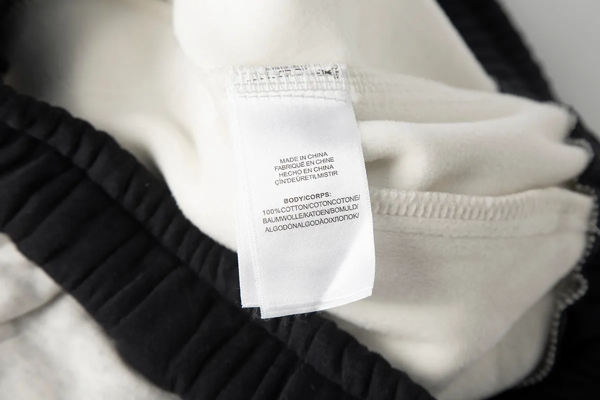 P230 White background picture [Fleet in winter] Style number: 25130# Color: black/navy blue/dark gray/light gray/white gray/beige/light khaki Size: S-XL - Ralph Lauren/Ralph Lauren 2025FW autumn and winter plus velvet contrasting waist design drawstring scimitar version lazy feeling loose couple sweatpants - brushed face velvet lining one piece for winter - custom dyed trouser cord hanging hardware The details are in place - loose fit, scimitar legs, loose upper body without looking too big - RL/lazy autumn and winter sweatpants, a pair of casual sweatpants that are very suitable for CleanFit. Loose fit scimitar fit trousers can be used as couple wear. It has a relaxed feel for daily wear. Contrasting color shakes to increase the overall sense of layering. The sense of drape is visible to the naked eye. The design of the trouser legs can be closed, which can also be very warm and versatile in winter.